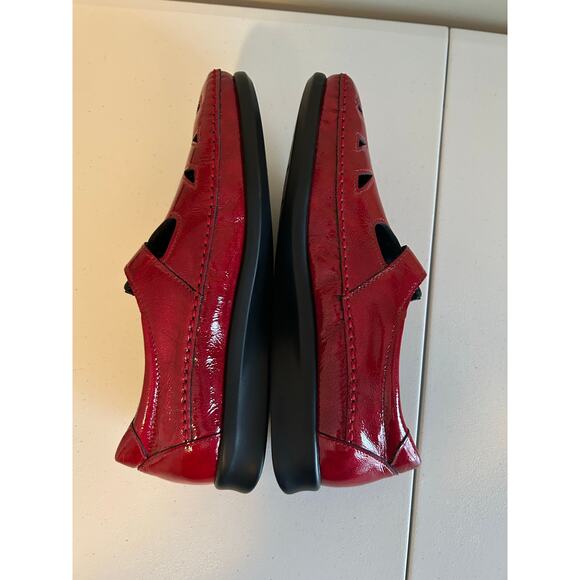 SAS Roamer Women's Size 10 Medium Shiny Red Metallic Leather Strap Comfort Shoes - Picture 5 of 10